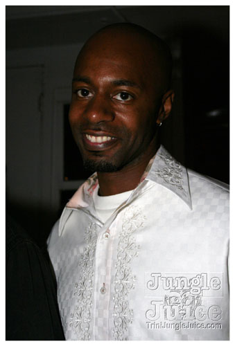 glow_touch_yellow_may24-081