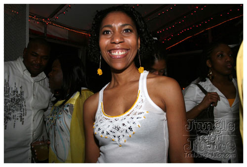 glow_touch_yellow_may24-092