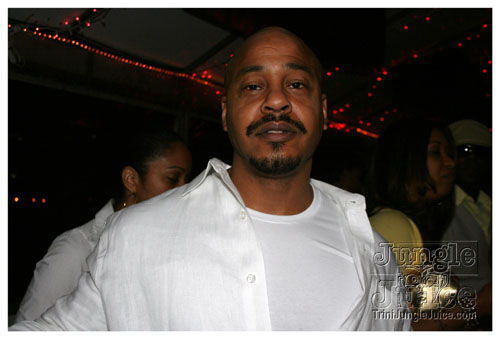 glow_touch_yellow_may24-094