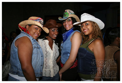 gyal_farm_ny_apr08-003