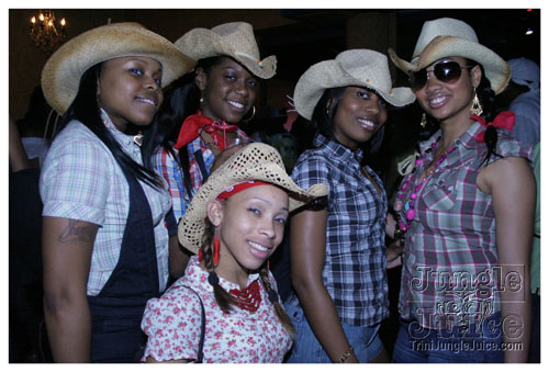 gyal_farm_ny_apr08-007