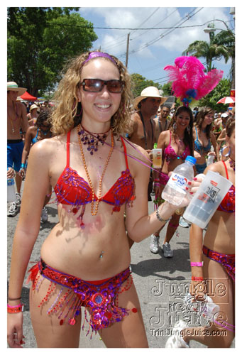 kadooment_day_2008_pt1-012