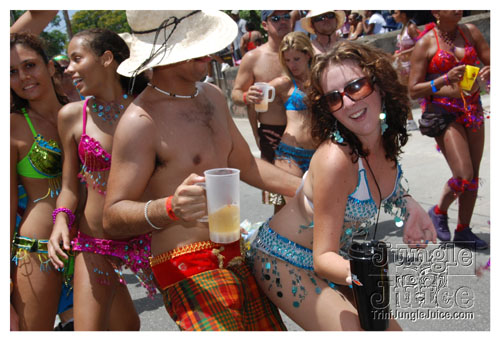 kadooment_day_2008_pt1-017