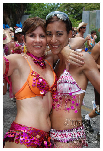 kadooment_day_2008_pt1-055