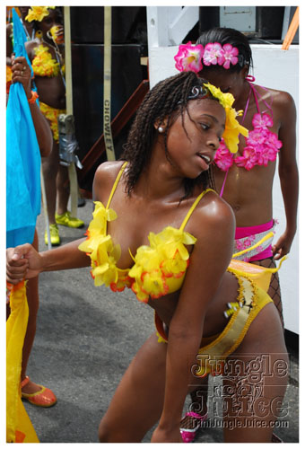 kadooment_day_2008_pt2-028