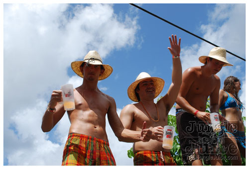 kadooment_day_2008_pt2-038