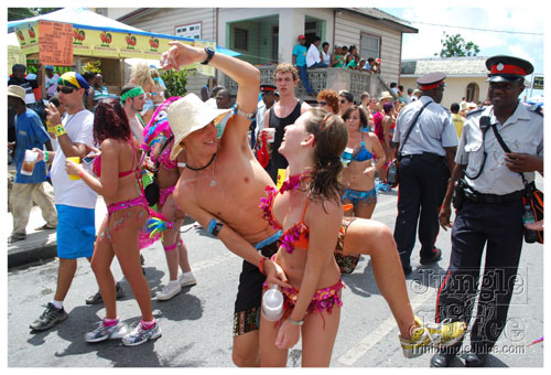 kadooment_day_2008_pt2-045