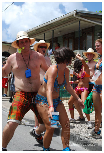 kadooment_day_2008_pt2-046