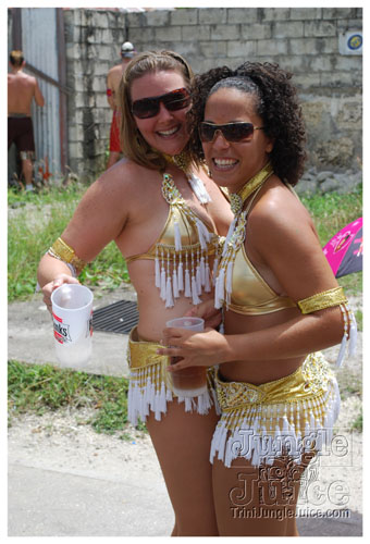 kadooment_day_2008_pt2-047