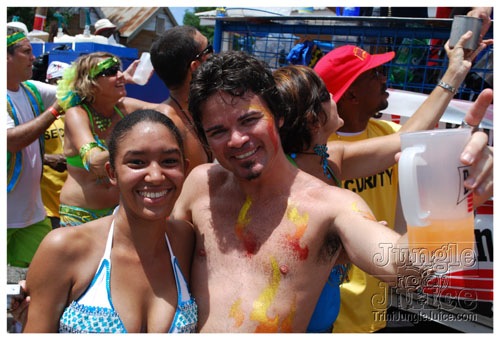 kadooment_day_2008_pt2-051