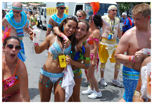 kadooment_day_2008_pt2-052