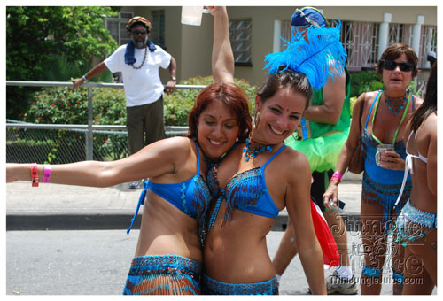 kadooment_day_2008_pt2-055