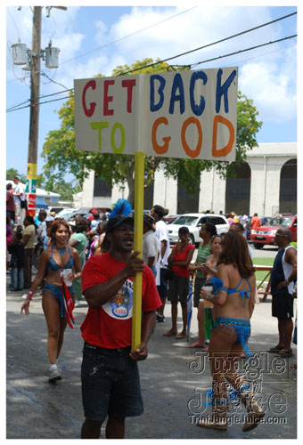 kadooment_day_2008_pt2-056