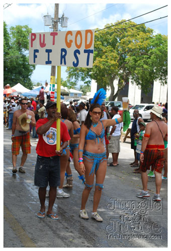 kadooment_day_2008_pt2-057