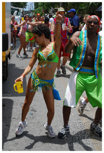 kadooment_day_2008_pt2-061
