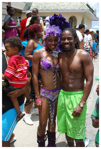 kadooment_day_2008_pt2-066