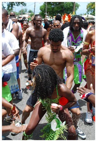 kadooment_day_2008_pt2-073