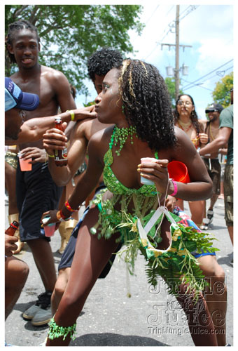 kadooment_day_2008_pt2-074