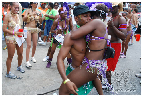 kadooment_day_2008_pt2-122