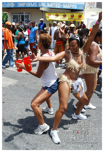 kadooment_day_2008_pt2-124