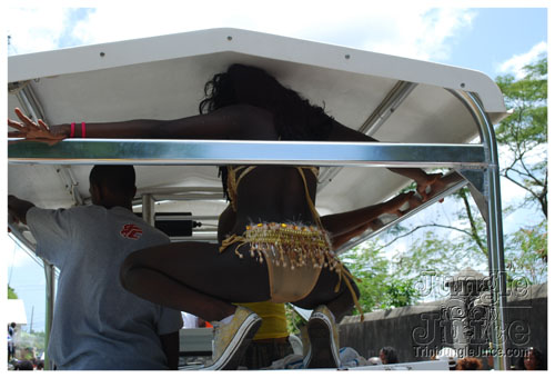 kadooment_day_2008_pt2-126