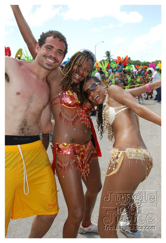 kadooment_day_2008_pt2-206
