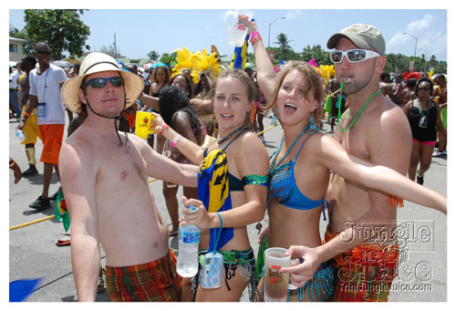 kadooment_day_2008_pt2-209