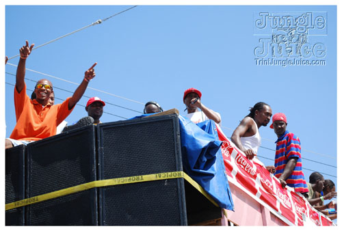 kadooment_day_2008_pt2-213