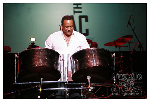 machel_montano_msg_2008-084