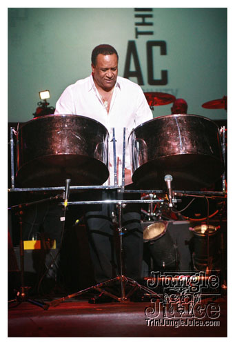 machel_montano_msg_2008-085