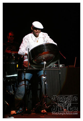 machel_montano_msg_2008-086