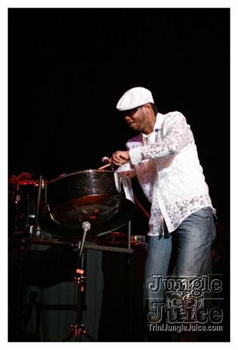 machel_montano_msg_2008-087