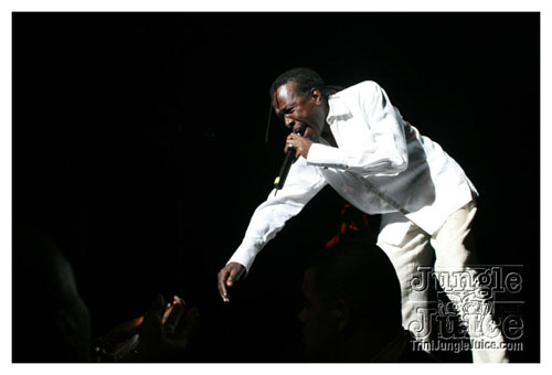 machel_montano_msg_2008-094