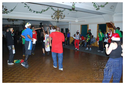 soca_under_de_mistletoe_dec6-008