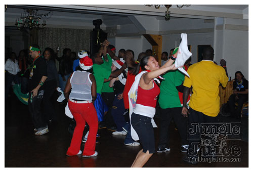 soca_under_de_mistletoe_dec6-010