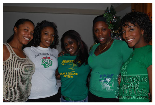 soca_under_de_mistletoe_dec6-015