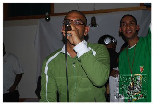 soca_under_de_mistletoe_dec6-025