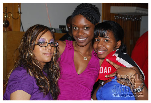 soca_under_de_mistletoe_dec6-043