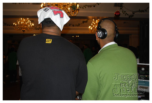 soca_under_de_mistletoe_dec6-048