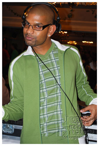 soca_under_de_mistletoe_dec6-064