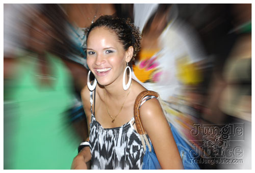 under_the_trees_2008-007