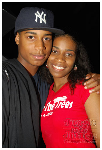 under_the_trees_2008-009