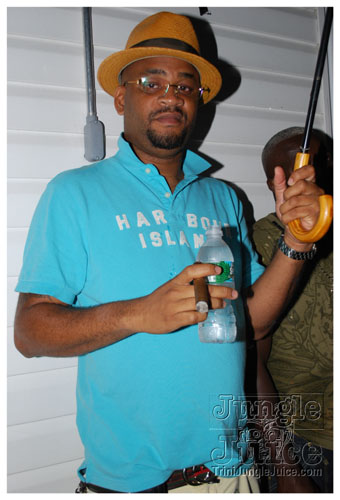 under_the_trees_2008-023