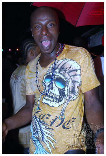 under_the_trees_2008-024