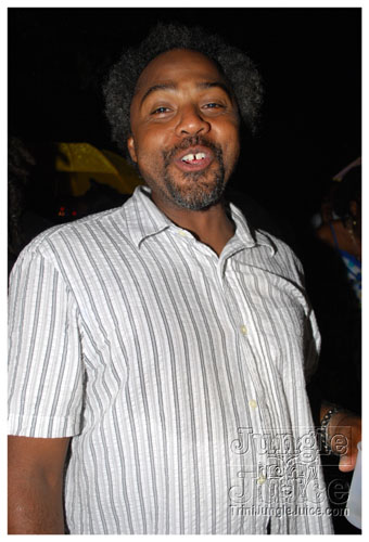 under_the_trees_2008-025