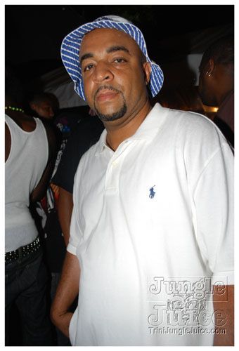 under_the_trees_2008-026