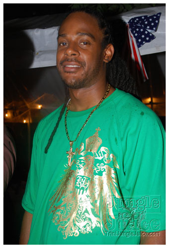 under_the_trees_2008-027