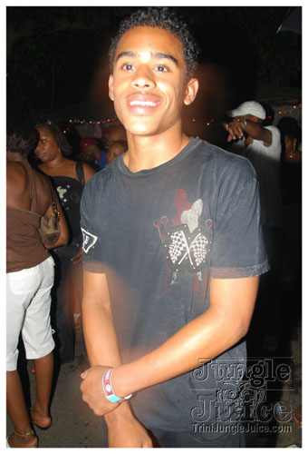 under_the_trees_2008-037