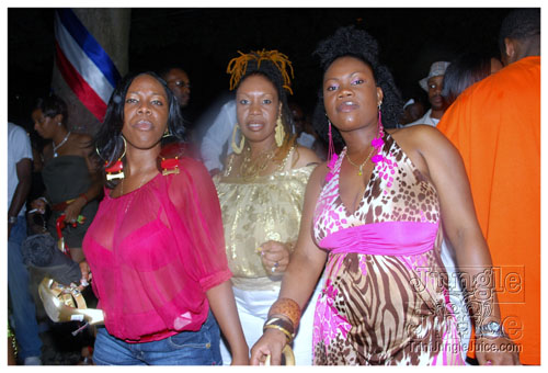 under_the_trees_2008-041