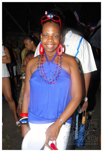 under_the_trees_2008-042